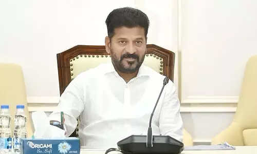 ‘എന്റെ വാഹനവ്യൂഹത്തിന് പോകാൻ ഗതാഗതം തടസ്സപ്പെടുത്തരുത്’; ഉദ്യോഗസ്ഥർക്ക് കർശന നിർദേശവുമായി തെലങ്കാന മുഖ്യമന്ത്രി