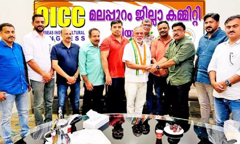 അരീക്കോട് ബ്ലോക്ക് കോൺഗ്രസ് കമ്മിറ്റി പ്രസിഡൻറ് എ.ഡബ്ല്യൂ. അബ്ദുറഹ്മാന് റിയാദ് ഒ.ഐ.സി.സി മലപ്പുറം ജില്ലാ കമ്മിറ്റി സ്വീകരണം നൽകിയപ്പോൾ അരീക്കോട് ബ്ലോക്ക് കോൺഗ്രസ് കമ്മിറ്റി പ്രസിഡൻറ് എ.ഡബ്ല്യൂ. അബ്ദുറഹ്മാന് റിയാദ് ഒ.ഐ.സി.സി മലപ്പുറം ജില്ലാ കമ്മിറ്റി സ്വീകരണം നൽകിയപ്പോൾ