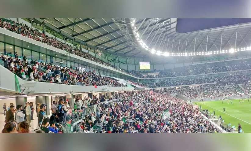 വെള്ളിയാഴ്ച എജുക്കേഷൻ സിറ്റി സ്റ്റേഡിയത്തിൽ നടന്ന സ്റ്റാൻഡ് വിത് ഫലസ്തീൻ ചാരിറ്റി ഫുട്ബാൾ മത്സരത്തിനെത്തിയവർ വെള്ളിയാഴ്ച എജുക്കേഷൻ സിറ്റി സ്റ്റേഡിയത്തിൽ നടന്ന സ്റ്റാൻഡ് വിത് ഫലസ്തീൻ ചാരിറ്റി ഫുട്ബാൾ മത്സരത്തിനെത്തിയവർ