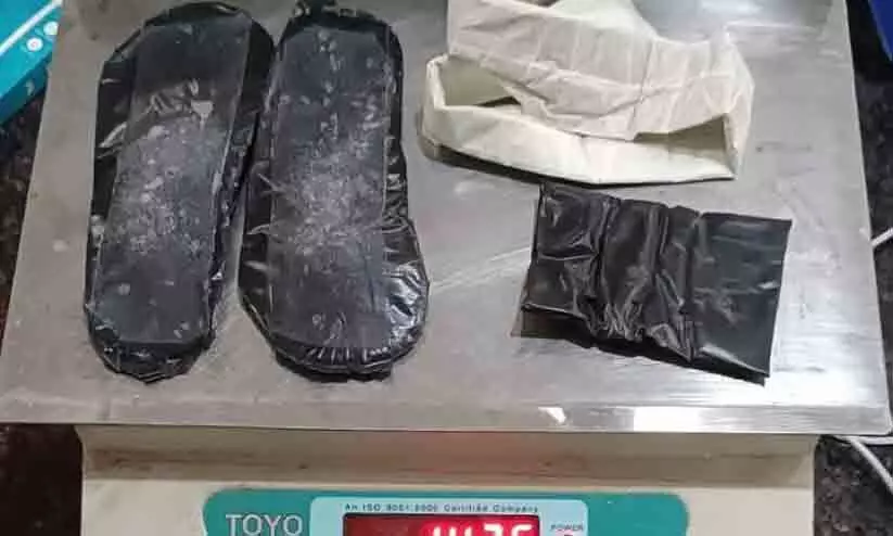 1.3 crore gold seized in Karipur 1.3 crore gold seized in Karipur