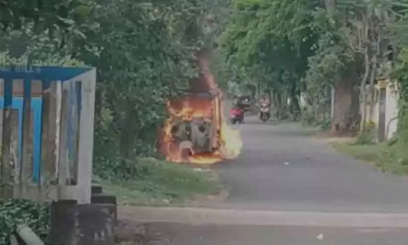 One person died in auto caught fire in Thrissur