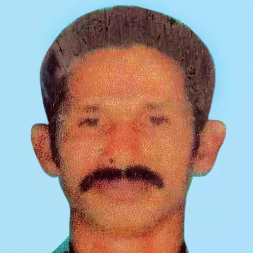 നി​ർ​ത്തി​യി​ട്ട വാ​നി​നു​പി​ന്നി​ൽ സ്കൂ​ട്ട​റി​ടി​ച്ച് യാ​ത്രി​ക​ൻ മ​രി​ച്ചു