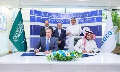 ജി​ദ്ദ വി​മാ​ന​ത്താ​വ​ള​ത്തി​ൽ ഡ്യൂ​ട്ടി ​ഫ്രീ ​ഷോ​പ്പ്​ ആ​രം​ഭി​ക്കാ​ൻ ബ​ഹു​രാ​ഷ്​​ട്ര ക​മ്പ​നി​യു​മാ​യി​  ക​രാ​ർ ഒ​പ്പി​ട്ട​പ്പോ​ൾ