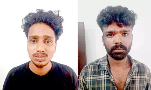 ബൈക്കിൽ കറങ്ങി നടന്ന് മൊബൈൽ ഫോൺ മോഷണം: രണ്ട് യുവാക്കൾ അറസ്റ്റിൽ