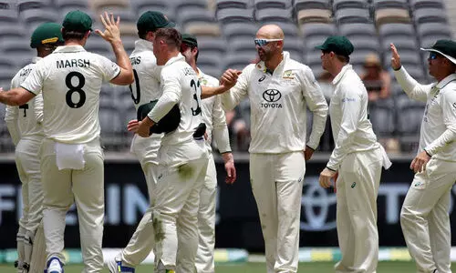 ഒന്നാം ടെസ്റ്റ്: ഓസീസിന് 300 റൺസ് ലീഡ്