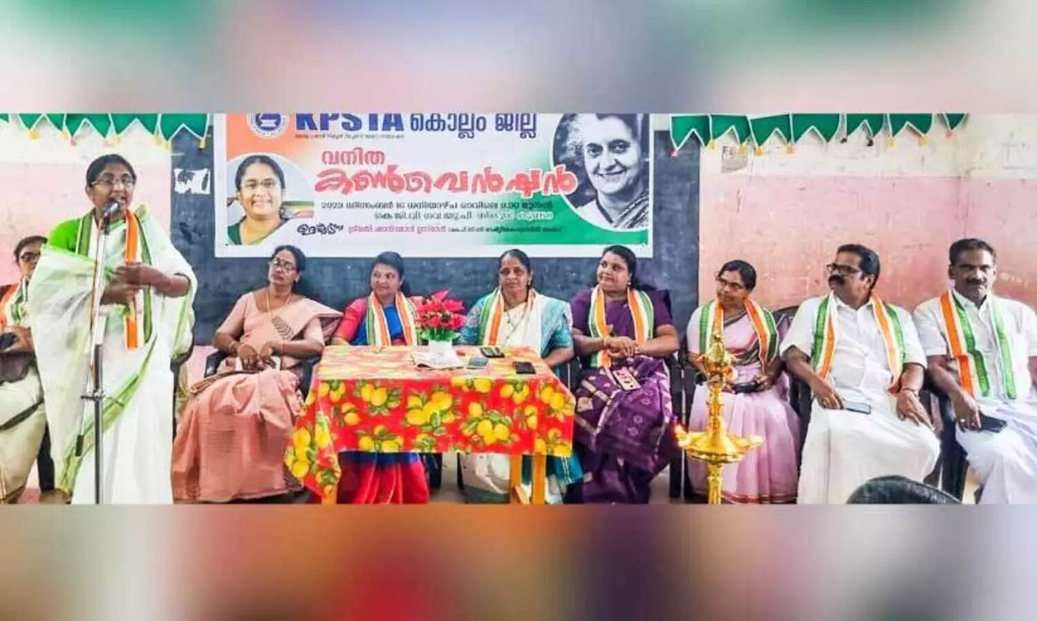 കേ​ര​ള പ്ര​ദേ​ശ് സ്കൂ​ൾ ടീ​ച്ചേ​ഴ്സ് അ​സോ​സി​യേ​ഷ​ൻ ജി​ല്ല വ​നി​ത ക​ൺ​വെ​ൻ​ഷ​ൻ  കെ.​പി.​സി.​സി രാ​ഷ്ട്രീ​യ​കാ​ര്യ​സ​മി​തി അം​ഗം അ​ഡ്വ. ഷാ​നി​മോ​ൾ ഉ​സ്മാ​ൻ ഉ​ദ്​​ഘാ​ട​നം ചെ​യ്യു​ന്നു