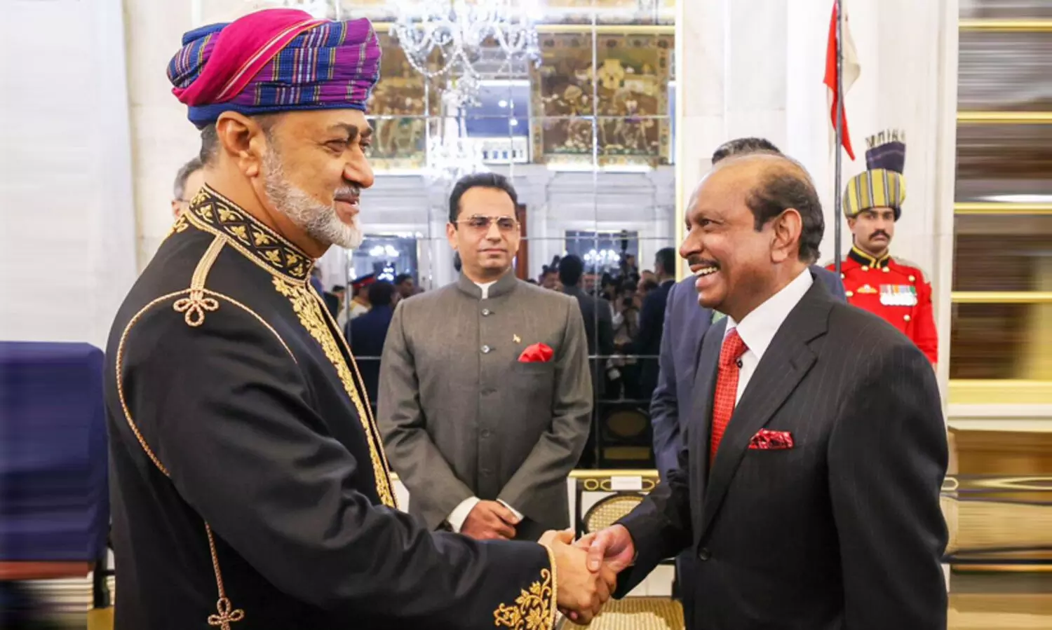 ഒമാനിൽ പ്രവർത്തനം വിപുലീകരിക്കാൻ ലുലു ഗ്രൂപ്പ്; എം.എ. യൂസഫലി സുൽത്താനുമായി കൂടിക്കാഴ്ച നടത്തി