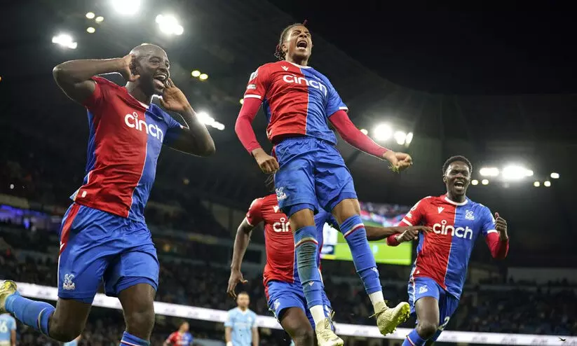 ഇൻജുറി ടൈമിലെ പെനാൽറ്റി ഗോളിൽ സിറ്റിയെ പിടിച്ചുകെട്ടി; ക്രിസ്റ്റൽ പാലസിന് വിജയത്തോളം പോന്ന സമനില ഇൻജുറി ടൈമിലെ പെനാൽറ്റി ഗോളിൽ സിറ്റിയെ പിടിച്ചുകെട്ടി; ക്രിസ്റ്റൽ പാലസിന് വിജയത്തോളം പോന്ന സമനില