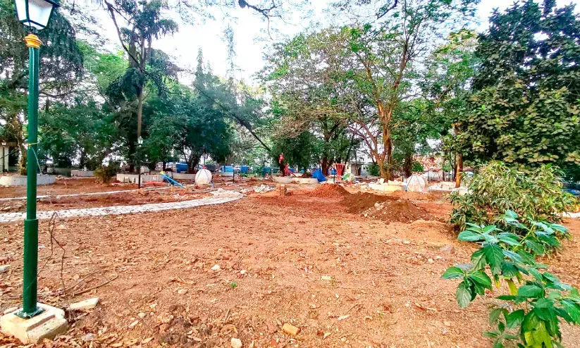 ഫോർട്ട്​കൊച്ചി പാർക്ക്​ നവീകരണം ഇഴയുന്നു