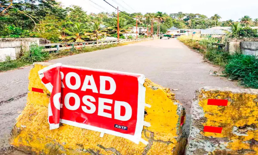 കക്കടാശ്ശേരി പാലത്തിന് നടപ്പാത വേണമെന്ന ആവശ്യം ശക്തം കക്കടാശ്ശേരി പാലത്തിന് നടപ്പാത വേണമെന്ന ആവശ്യം ശക്തം