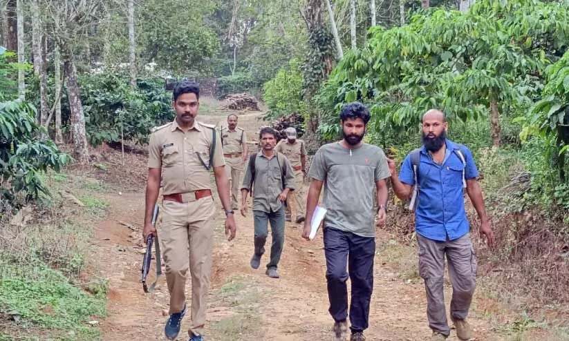 ശനിയാഴ്ച വൈകീട്ട് തിരച്ചിൽ അവസാനിപ്പിച്ച് മടങ്ങുന്ന സംഘം ശനിയാഴ്ച വൈകീട്ട് തിരച്ചിൽ അവസാനിപ്പിച്ച് മടങ്ങുന്ന സംഘം