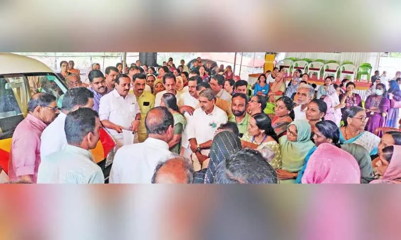 ചില ഉദ്യോഗസ്ഥർ നാടിന്റെ ശാപം -എം.കെ. രാഘവൻ എം.പി