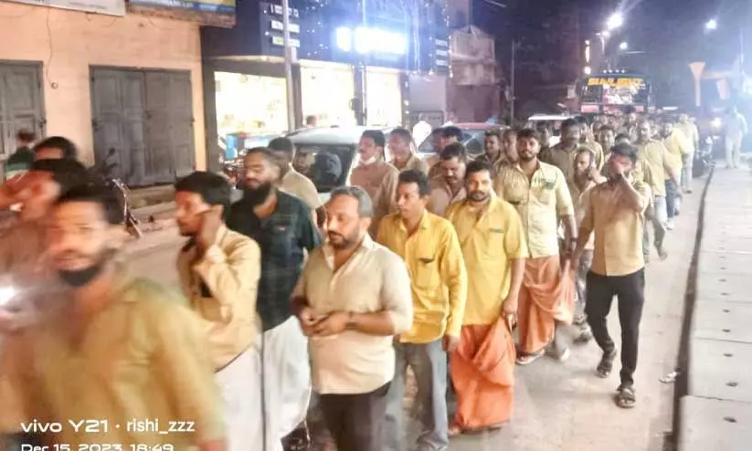ഓട്ടോറിക്ഷ തൊഴിലാളികൾ തലശ്ശേരിയിൽ നടത്തിയ പ്രകടനം
