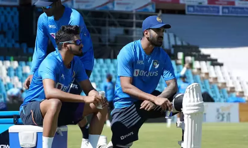 ടോസ് ദക്ഷിണാഫ്രിക്കക്ക്, ബാറ്റിങ് തെരഞ്ഞെടുത്തു; സഞ്ജു കളിക്കും, സായ് സുദർശന് അരങ്ങേറ്റം, റിങ്കു പുറത്ത് ടോസ് ദക്ഷിണാഫ്രിക്കക്ക്, ബാറ്റിങ് തെരഞ്ഞെടുത്തു; സഞ്ജു കളിക്കും, സായ് സുദർശന് അരങ്ങേറ്റം, റിങ്കു പുറത്ത്