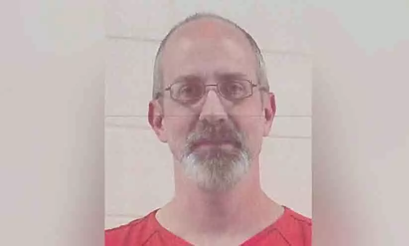 ഇസ്രായേൽ പതാകയെ അപമാനിച്ചുവെന്നാരോപിച്ച് വിദ്യാർഥികളുടെ തലവെട്ടുമെന്ന് ഭീഷണി; യു.എസിൽ അധ്യാപകൻ അറസ്റ്റിൽ ഇസ്രായേൽ പതാകയെ അപമാനിച്ചുവെന്നാരോപിച്ച് വിദ്യാർഥികളുടെ തലവെട്ടുമെന്ന് ഭീഷണി; യു.എസിൽ അധ്യാപകൻ അറസ്റ്റിൽ