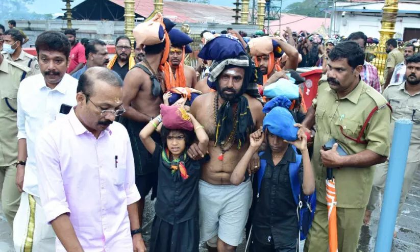 ശബരിമലയിലെ പ്രത്യേക ഗേറ്റ് സംവിധാനം വിജയം; കുട്ടികൾക്ക് സുഗമദർശനം ശബരിമലയിലെ പ്രത്യേക ഗേറ്റ് സംവിധാനം വിജയം; കുട്ടികൾക്ക് സുഗമദർശനം