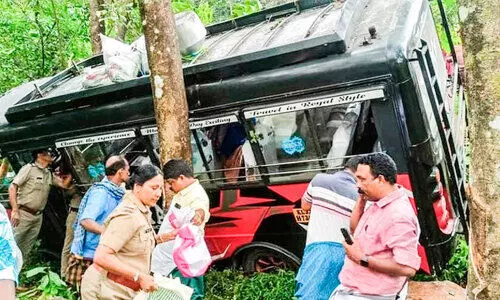 വണ്ണപ്പുറം മുണ്ടന്മുടിക്ക് സമീപം ബസ് തെന്നിമാറി   19 പേർക്ക്​ പരിക്ക്​