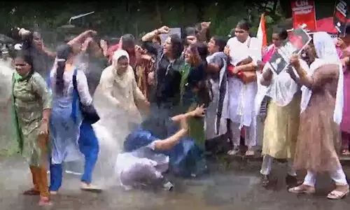 Mahila-Congress Protest