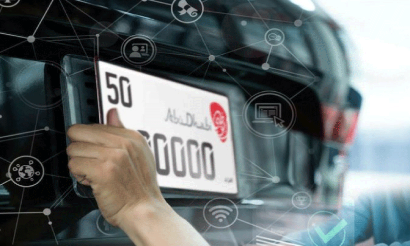 വാ​ഹ​ന ന​മ്പ​ർ​പ്ലേ​റ്റു​ക​ൾ വീ​ട്ടു​പ​ടി​ക്ക​ൽ; സേ​വ​ന​വു​മാ​യി അ​ബൂ​ദ​ബി പൊ​ലീ​സ്