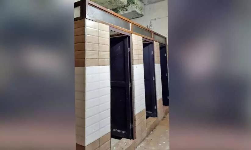 മെ​ഡി​സി​ൻ ഒ.​പി​ക്കു​സ​മീ​പത്തെ പ്രവർത്തിക്കാത്ത ശു​ചി​മു​റി