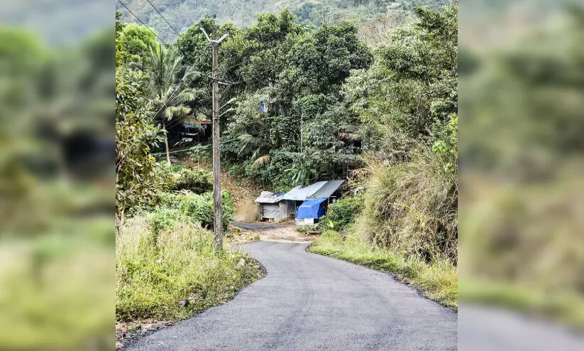 ഒടുവിൽ ഇലവീഴാപ്പൂഞ്ചിറക്ക് റോഡ് ഒടുവിൽ ഇലവീഴാപ്പൂഞ്ചിറക്ക് റോഡ്
