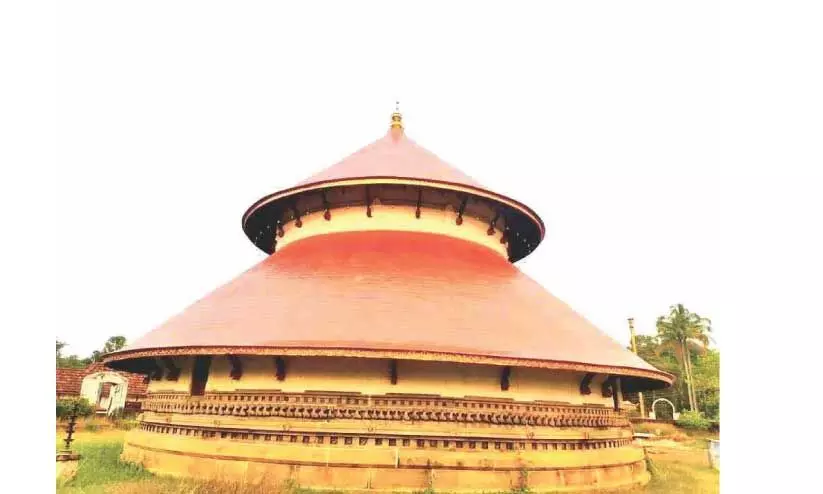 നി​ർ​മാ​ണം പു​രോ​ഗ​മി​ക്കു​ന്ന ഐ​രാ​ണി​ക്കു​ളം ക്ഷേ​ത്രം