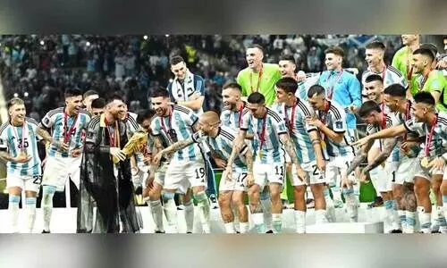 ഫുട്ബാൾ ലോകകപ്പ് നേടിയ അർജന്റീന ടീം ട്രോഫിയുമായി (ഫയൽ) ഫുട്ബാൾ ലോകകപ്പ് നേടിയ അർജന്റീന ടീം ട്രോഫിയുമായി (ഫയൽ)