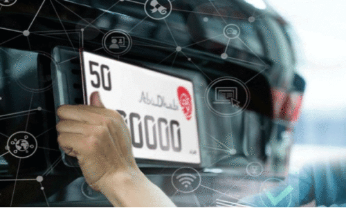 വാ​ഹ​ന ന​മ്പ​ർ​പ്ലേ​റ്റു​ക​ൾ വീ​ട്ടു​പ​ടി​ക്ക​ൽ; സേ​വ​ന​വു​മാ​യി അ​ബൂ​ദ​ബി പൊ​ലീ​സ്