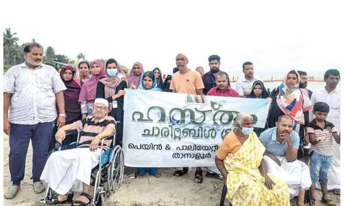 കടൽ കണ്ടും പാട്ടുപാടിയും വേദനകളെ അലിയിച്ച് അവരൊത്തുകൂടി കടൽ കണ്ടും പാട്ടുപാടിയും വേദനകളെ അലിയിച്ച് അവരൊത്തുകൂടി