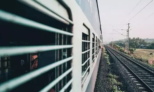 പാതിവഴിയിൽ ട്രെയിൻ ‘തിരിഞ്ഞോടി’, അമ്പരന്ന്​ യാത്രക്കാർ