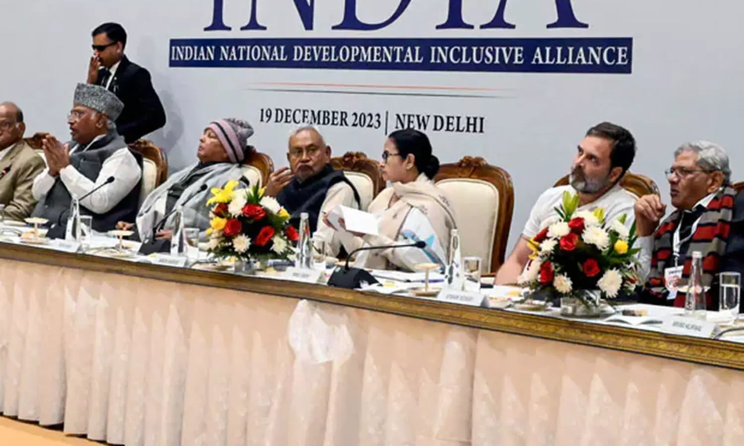 മല്ലികാർജുൻ ഖാർഗെ ഇൻഡ്യ മുന്നണിയുടെ പ്രധാനമന്ത്രി സ്ഥാനാർഥി? നിർദേശിച്ച് മമത