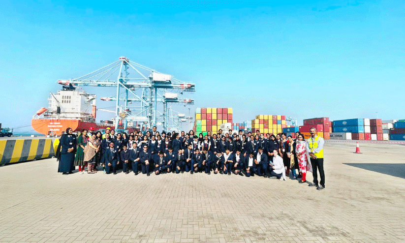 ഇ​ന്ത്യ​ൻ സ്‌​കൂ​ൾ വി​ദ്യാ​ർ​ഥി​ക​ൾ ഖ​ലീ​ഫ ബി​ൻ സ​ൽ​മാ​ൻ പോ​ർ​ട്ട് സ​ന്ദ​ർ​ശി​ച്ചു