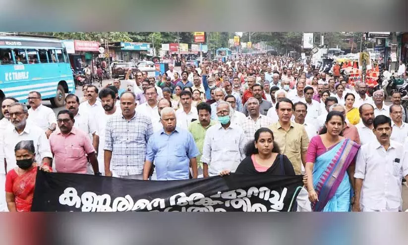 ഗവർണർ ആരിഫ് മുഹമ്മദ് ഖാൻ രാജിവെച്ച് കേരളം വിട്ടുപോകണമെന്നാവശ്യപ്പെട്ട് എൽ.ഡി.എഫ് പ്രവർത്തകരുടെ പ്രകടനം