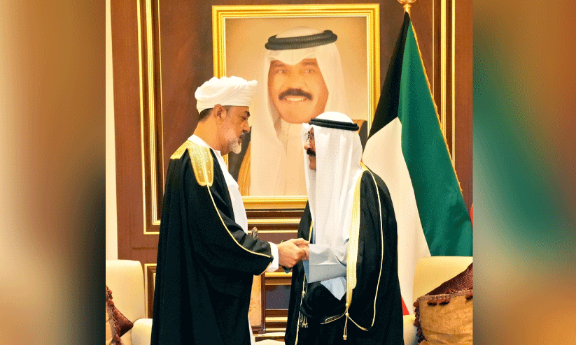 ശൈഖ് നവാഫിന്റെ വിയോഗം; സാന്ത്വന വാക്കുകളുമായി സുൽത്താൻ കുവൈത്തിലെത്തി ശൈഖ് നവാഫിന്റെ വിയോഗം; സാന്ത്വന വാക്കുകളുമായി സുൽത്താൻ കുവൈത്തിലെത്തി