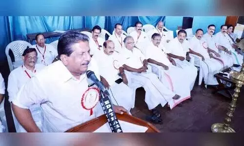 കേ​ര​ള കോ​ൺ​ഗ്ര​സ് ജി​ല്ല നേ​തൃ​ക്യാ​മ്പ് സ​മാ​പ​ന സ​മ്മേ​ള​നം തൃശൂരിൽ അ​ഡ്വ. മോ​ൻ​സ് ജോ​സ​ഫ് എം.​എ​ൽ.​എ ഉ​ദ്ഘാ​ട​നം ചെ​യ്യു​ന്നു