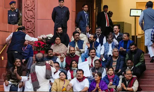 സസ്പെൻഡ് ചെയ്യപ്പെട്ട എം.പിമാരുടെ 71 ചോദ്യങ്ങൾ റദ്ദാക്കി സർക്കാർ