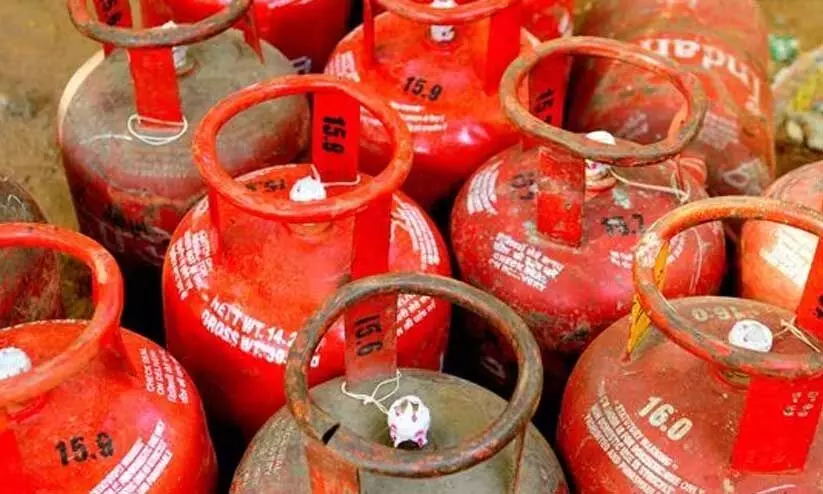 പാചക വാതകം: വീട്ടിലെത്തിക്കാൻ അമിത നിരക്ക് വാങ്ങിയാൽ നടപടി