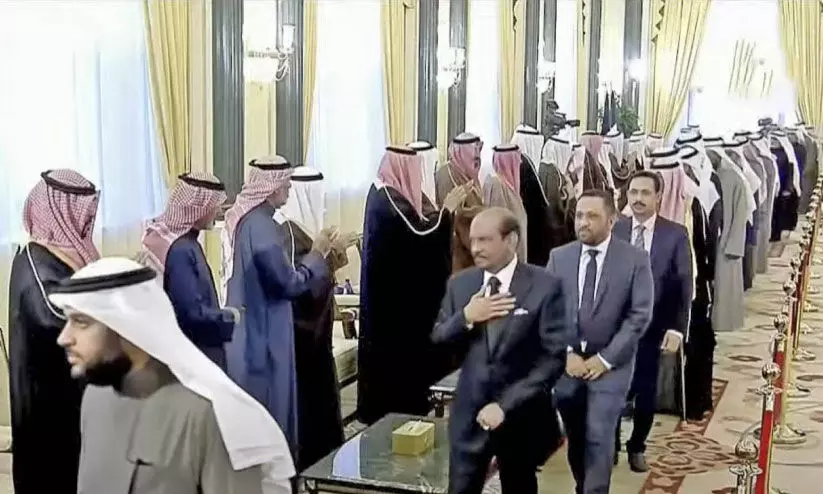 എം.​എ.​യൂ​സു​ഫ​ലി അ​നു​ശോ​ച​നം അ​റി​യി​ക്കു​ന്നു