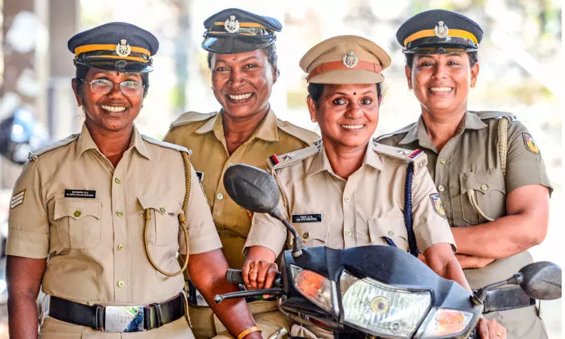 പൊളിയാണ് ഈ പിങ്ക് ബീറ്റ് ഓഫിസർമാർ പൊളിയാണ് ഈ പിങ്ക് ബീറ്റ് ഓഫിസർമാർ