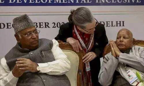 ഖാർഗെയെ നിർദേശിച്ച് മമത, കെജ്രിവാൾ; പ്രധാനമന്ത്രിയെ എം.പിമാർ തീരുമാനിക്കുമെന്ന് ഖാർഗെ