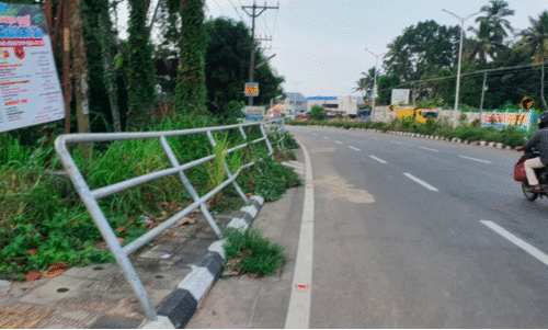 സുരക്ഷയില്ലാത്ത സുരക്ഷാവേലികൾ അപകടാവസ്ഥയിൽ
