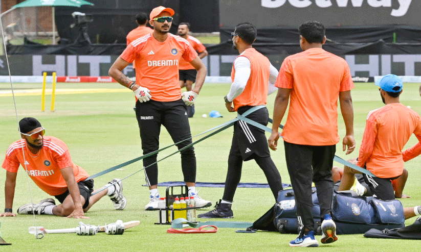 ഇന്ത്യൻ താരങ്ങൾ പരിശീലനത്തിൽ ഇന്ത്യൻ താരങ്ങൾ പരിശീലനത്തിൽ