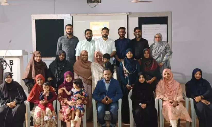 ഖുർആൻ സ്റ്റഡി സെന്ററിന്റെ ആഭിമുഖ്യത്തിൽ സംഘടിപ്പിച്ച മെഗാ ക്വിസ് മത്സര വിജയികൾ സംഘാടകർക്കൊപ്പം ഖുർആൻ സ്റ്റഡി സെന്ററിന്റെ ആഭിമുഖ്യത്തിൽ സംഘടിപ്പിച്ച മെഗാ ക്വിസ് മത്സര വിജയികൾ സംഘാടകർക്കൊപ്പം