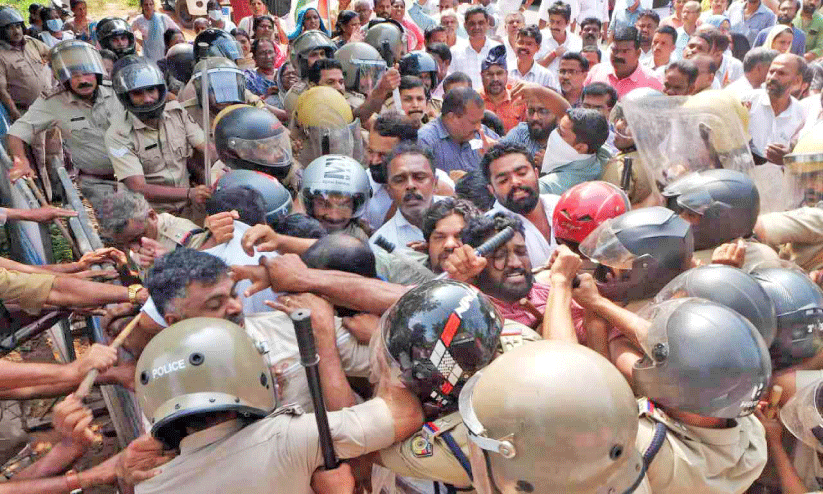 കൊയിലാണ്ടിയിൽ ഉന്തും തള്ളും റോഡ് ഉപരോധവും