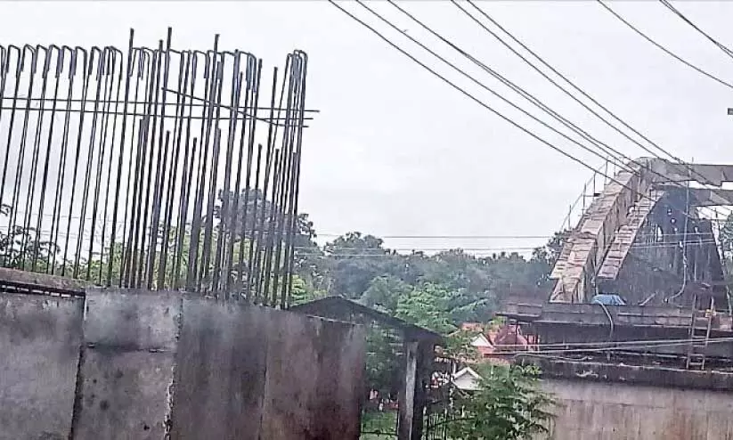 നിർമാണത്തിലിരിക്കുന്ന കോഴഞ്ചേരി പാലം നിർമാണത്തിലിരിക്കുന്ന കോഴഞ്ചേരി പാലം