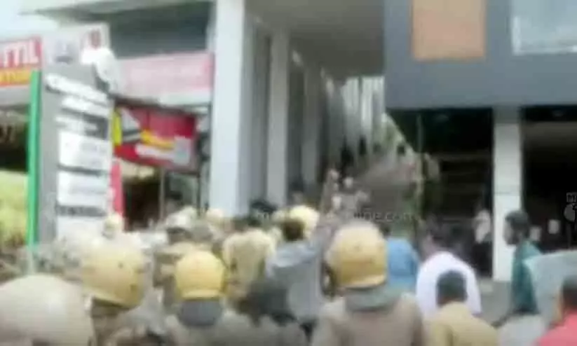 വണ്ടിപ്പെരിയാർ യൂത്ത്കോൺഗ്രസ് മാർച്ചിൽ സംഘർഷം