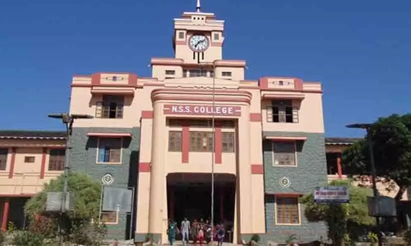 പന്തളം എൻ.എസ്.എസ് കോളജിൽ എസ്.എഫ്.ഐ-എ.ബി.വി.പി സംഘർഷം; ഏഴുപേർക്ക് പരിക്ക് പന്തളം എൻ.എസ്.എസ് കോളജിൽ എസ്.എഫ്.ഐ-എ.ബി.വി.പി സംഘർഷം; ഏഴുപേർക്ക് പരിക്ക്