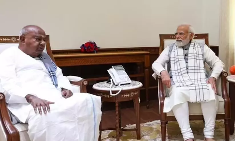 പ്രധാനമന്ത്രിയുമായി കൂടിക്കാഴ്ച നടത്തി ദേവഗൗഡയും കുമാരസ്വാമിയും പ്രധാനമന്ത്രിയുമായി കൂടിക്കാഴ്ച നടത്തി ദേവഗൗഡയും കുമാരസ്വാമിയും