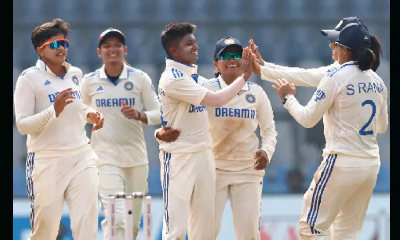 വ​നി​ത ടെ​സ്റ്റ്: ആ​സ്ട്രേ​ലി​യ 219; ഇ​ന്ത്യ 98/1