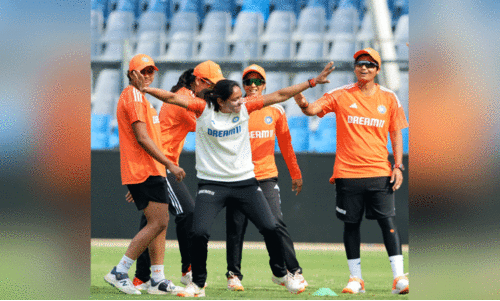 പരിശീലനത്തിനിടെ ഇന്ത്യൻ താരങ്ങൾ